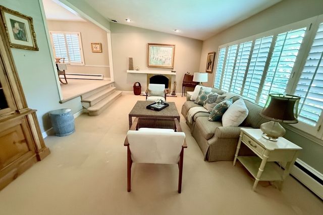 33 Glendale Road, Marblehead, MA 01945