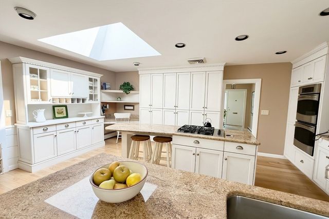 33 Glendale Road, Marblehead, MA 01945
