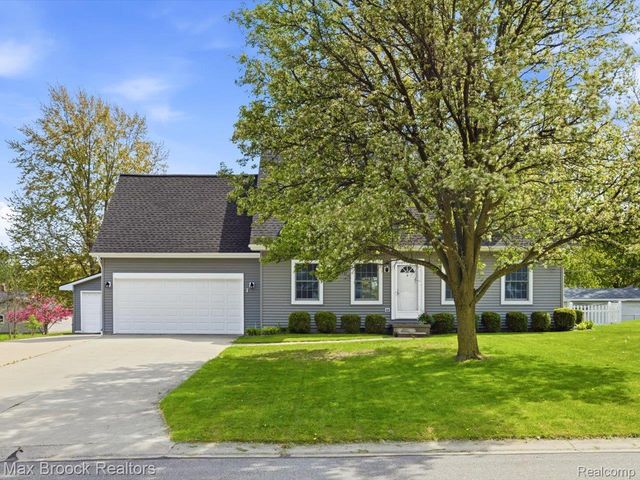 1561 S Delano Street, St. Clair, MI 48079