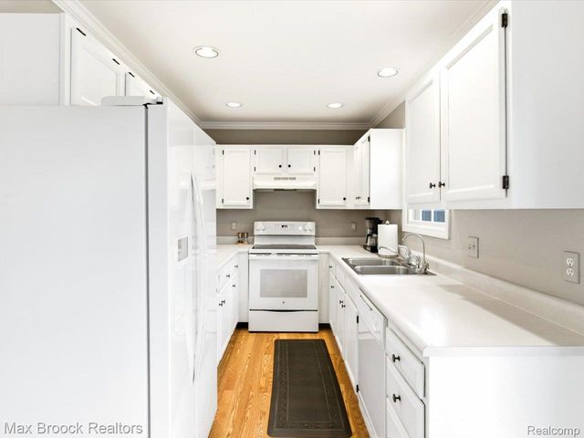 1561 S Delano Street, St. Clair, MI 48079