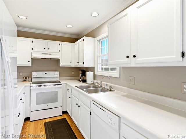 1561 S Delano Street, St. Clair, MI 48079