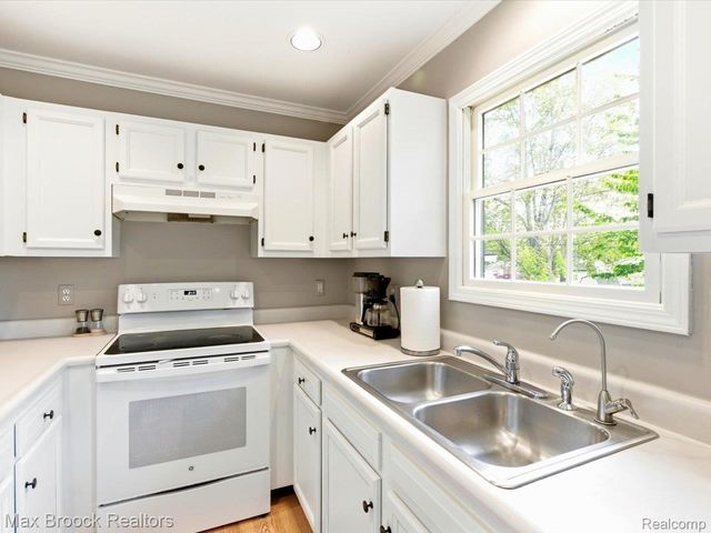 1561 S Delano Street, St. Clair, MI 48079