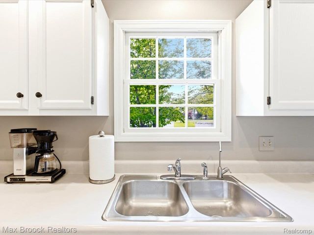 1561 S Delano Street, St. Clair, MI 48079