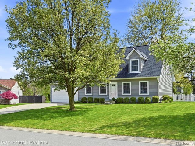 1561 S Delano Street, St. Clair, MI 48079