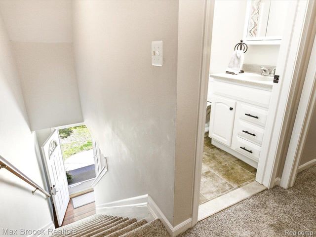 1561 S Delano Street, St. Clair, MI 48079