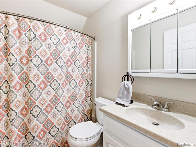 1561 S Delano Street, St. Clair, MI 48079