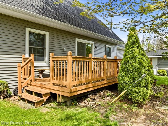1561 S Delano Street, St. Clair, MI 48079