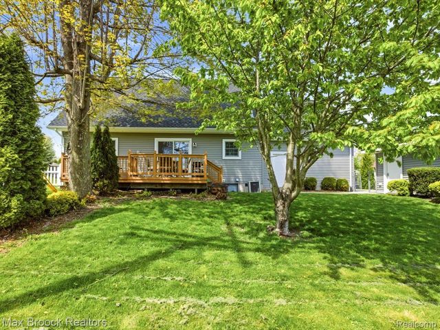 1561 S Delano Street, St. Clair, MI 48079