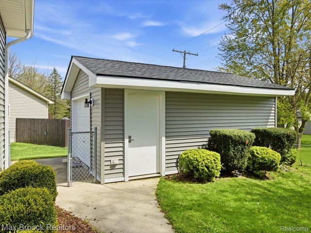 1561 S Delano Street, St. Clair, MI 48079