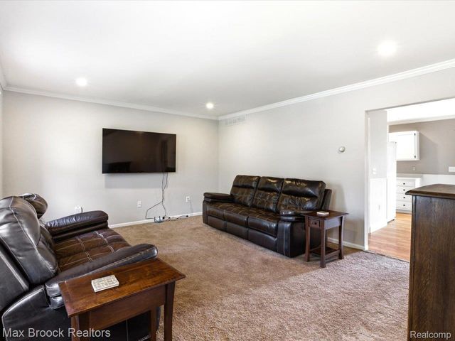 1561 S Delano Street, St. Clair, MI 48079