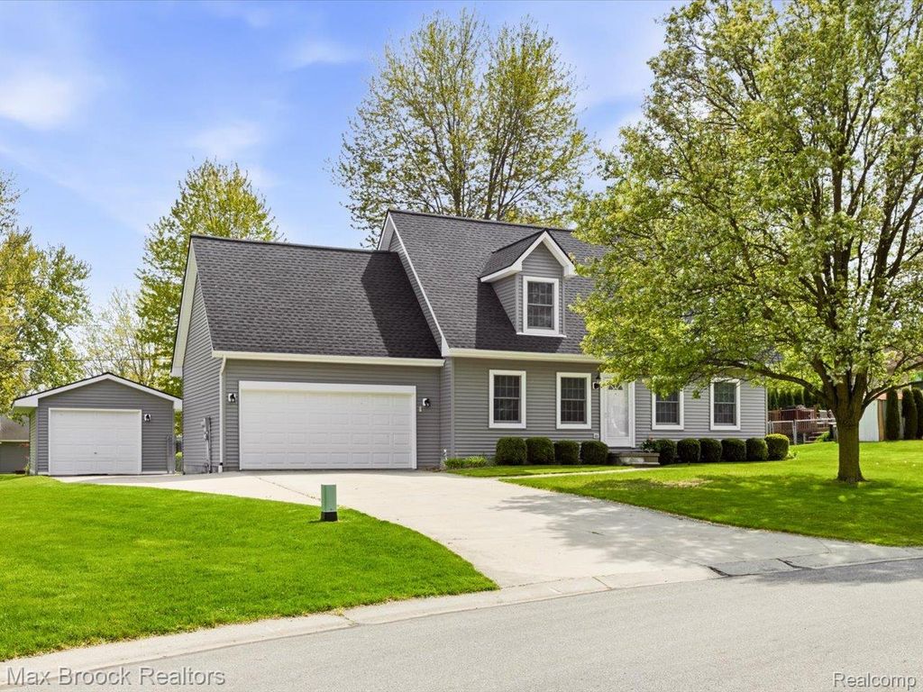 1561 S Delano Street, St. Clair, MI 48079
