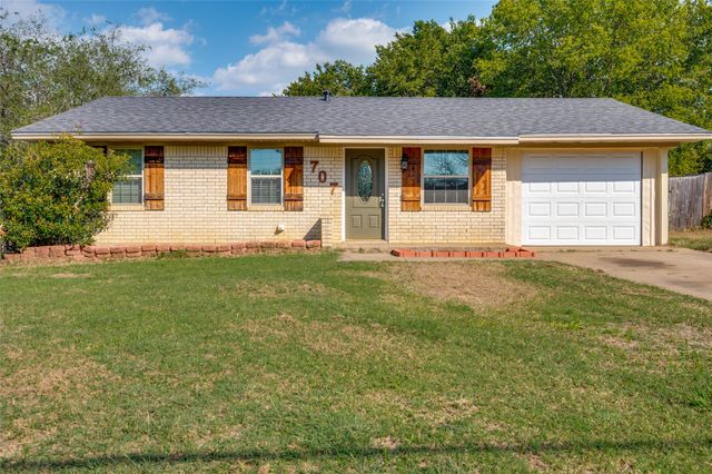 707 Caddell Street, Aubrey, TX 76227