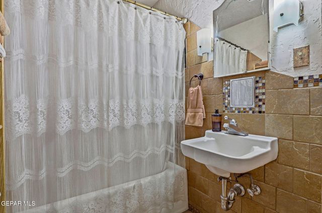 1007 KERBEY Avenue, El Paso, TX 79902
