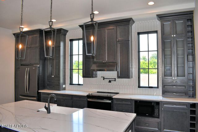 208 Granite Drive, Sevierville, TN 37876