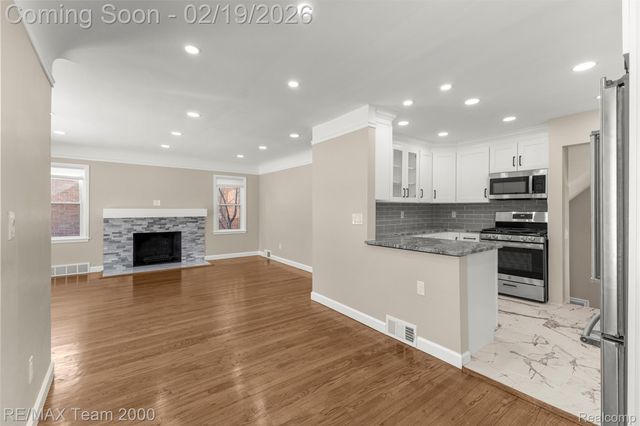 1645 Robindale Avenue, Dearborn, MI 48128