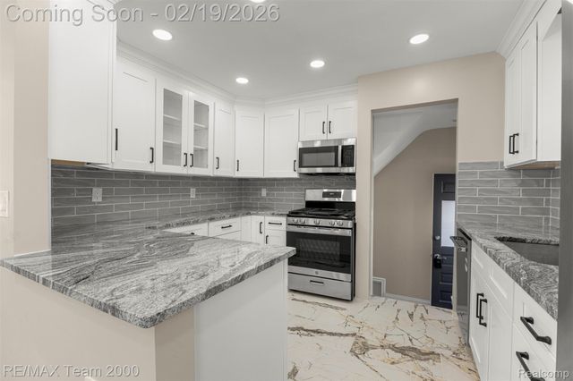 1645 Robindale Avenue, Dearborn, MI 48128