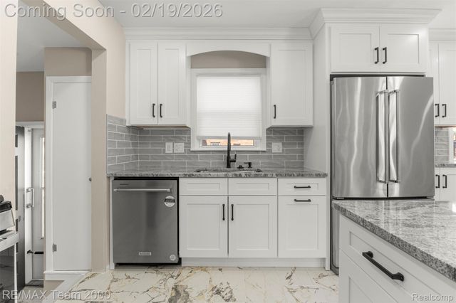 1645 Robindale Avenue, Dearborn, MI 48128