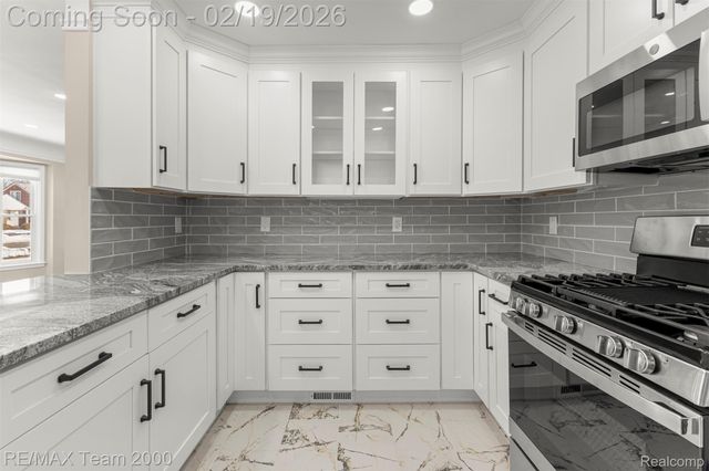 1645 Robindale Avenue, Dearborn, MI 48128