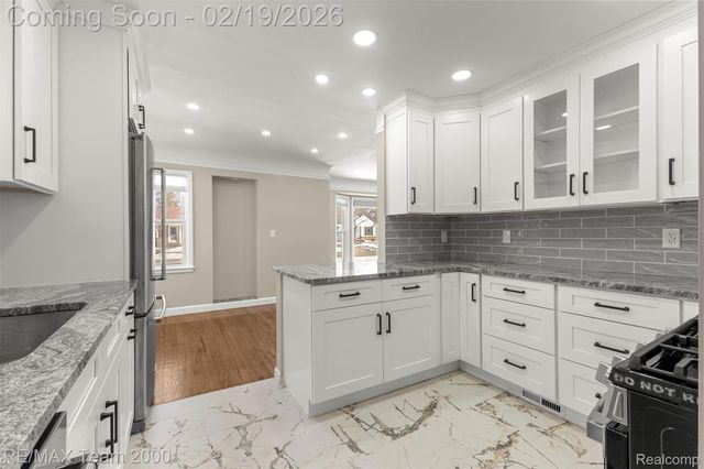 1645 Robindale Avenue, Dearborn, MI 48128