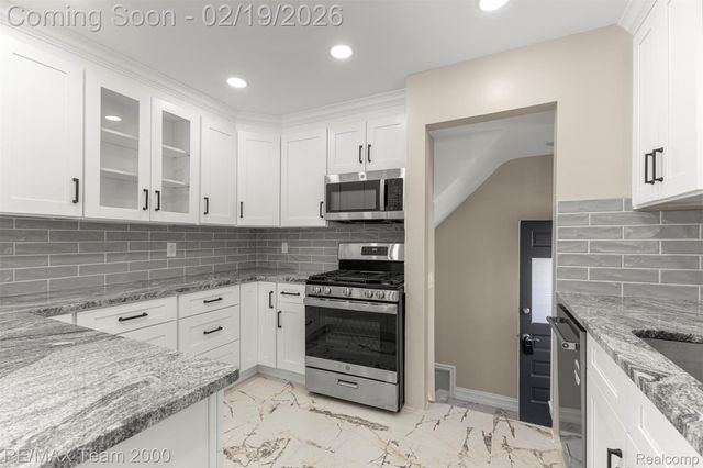 1645 Robindale Avenue, Dearborn, MI 48128