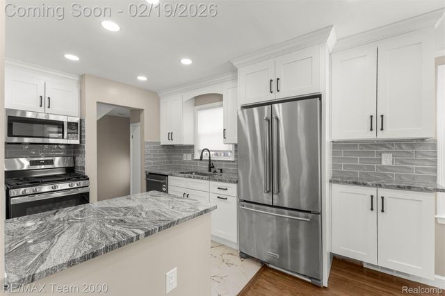 1645 Robindale Avenue, Dearborn, MI 48128