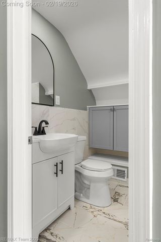 1645 Robindale Avenue, Dearborn, MI 48128