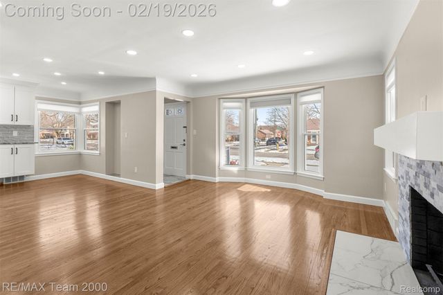 1645 Robindale Avenue, Dearborn, MI 48128