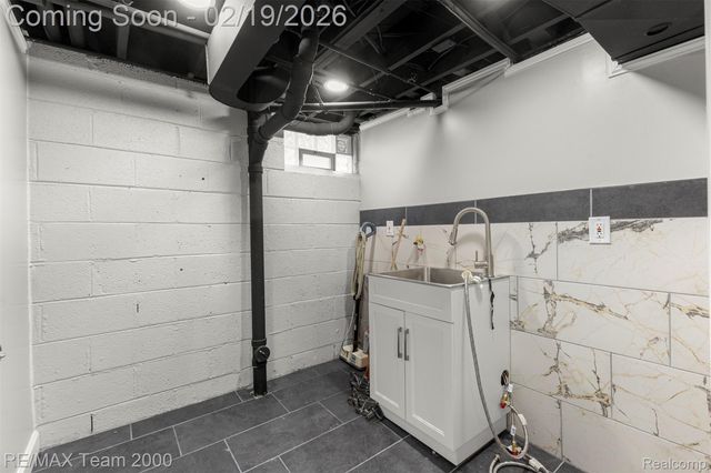 1645 Robindale Avenue, Dearborn, MI 48128