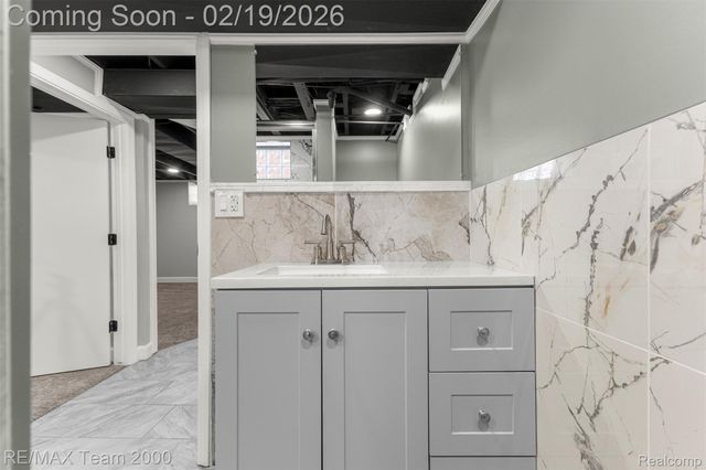 1645 Robindale Avenue, Dearborn, MI 48128