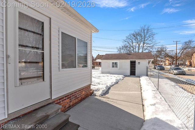 1645 Robindale Avenue, Dearborn, MI 48128