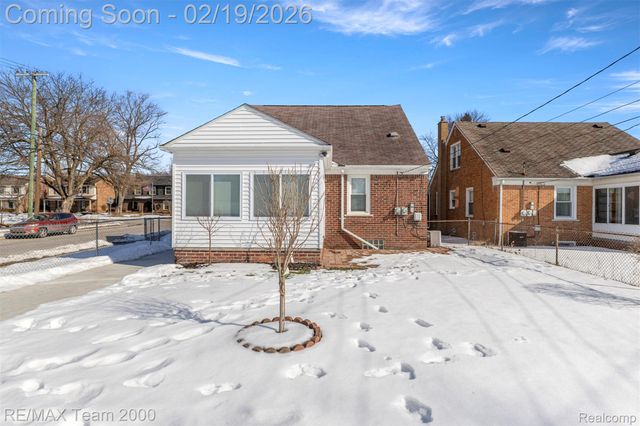 1645 Robindale Avenue, Dearborn, MI 48128