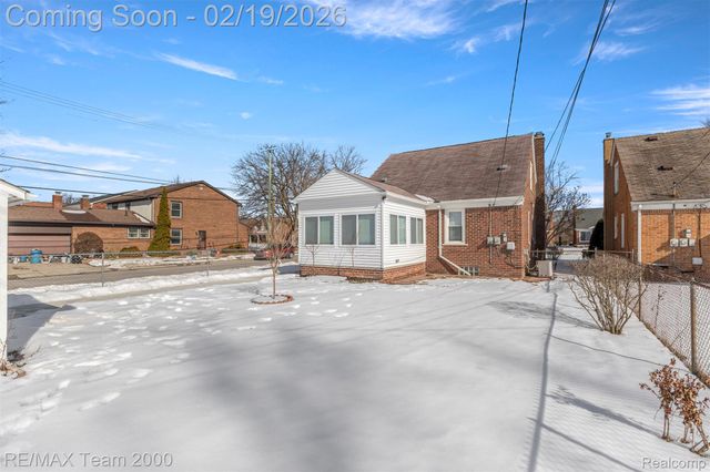 1645 Robindale Avenue, Dearborn, MI 48128