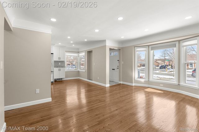 1645 Robindale Avenue, Dearborn, MI 48128