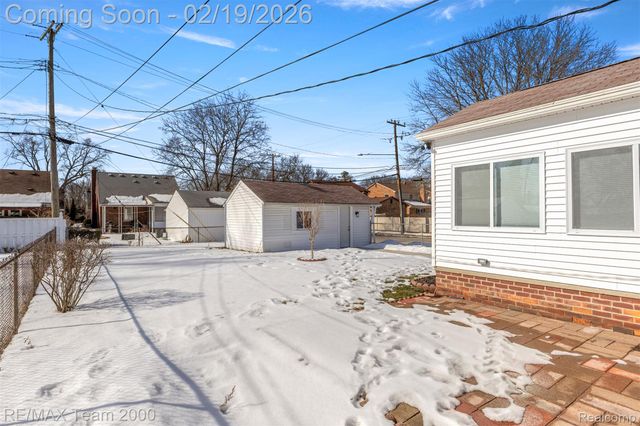 1645 Robindale Avenue, Dearborn, MI 48128