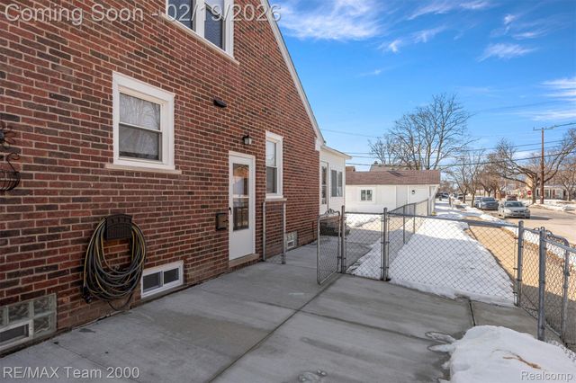 1645 Robindale Avenue, Dearborn, MI 48128