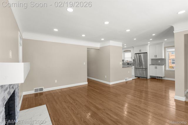 1645 Robindale Avenue, Dearborn, MI 48128