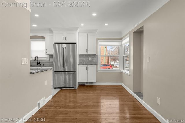 1645 Robindale Avenue, Dearborn, MI 48128