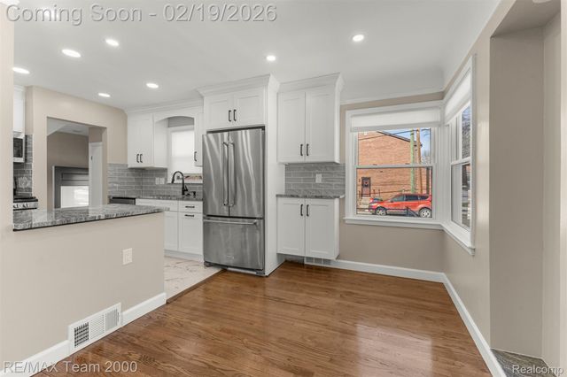 1645 Robindale Avenue, Dearborn, MI 48128