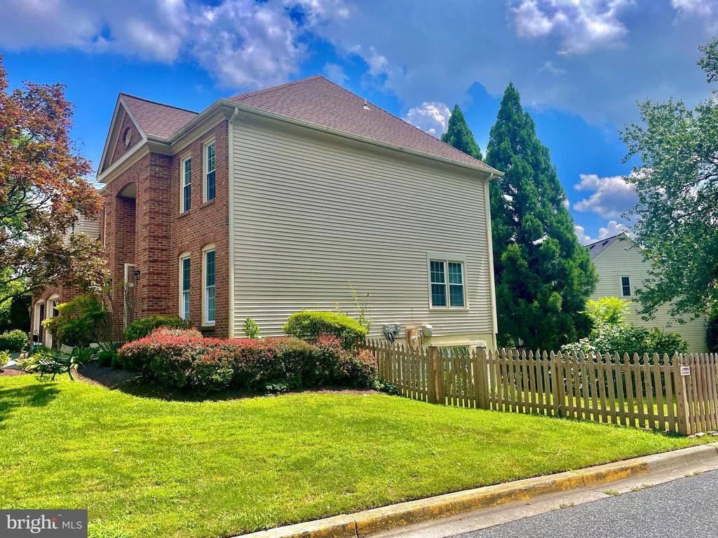 12 LEATHERLEAF CT, Gaithersburg, MD 20878