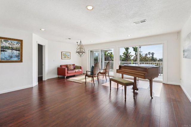 1607 Hunsaker Street, Oceanside, CA 92054