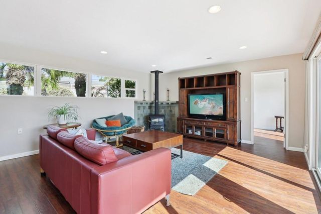 1607 Hunsaker Street, Oceanside, CA 92054