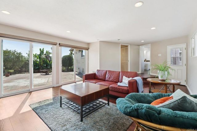 1607 Hunsaker Street, Oceanside, CA 92054