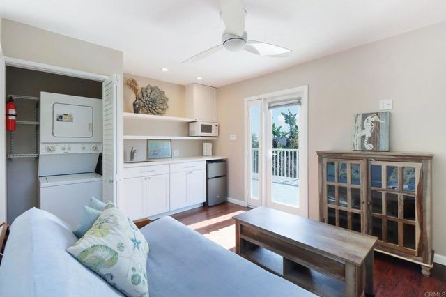 1607 Hunsaker Street, Oceanside, CA 92054