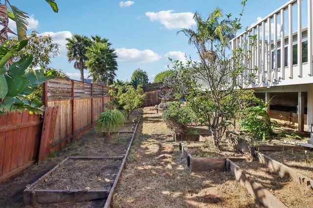 1607 Hunsaker Street, Oceanside, CA 92054