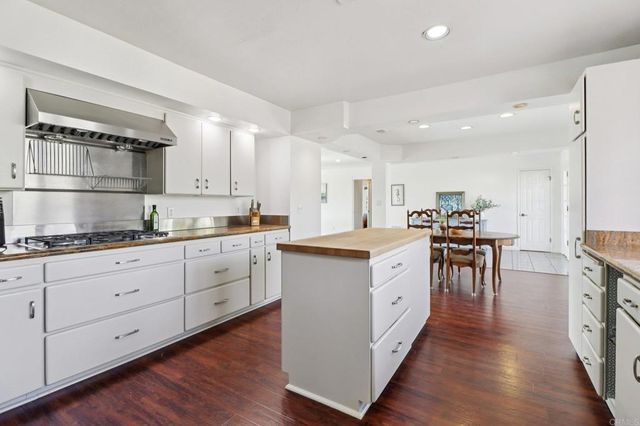 1607 Hunsaker Street, Oceanside, CA 92054