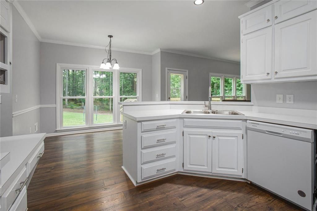 Image 10 of property listing at 2482 Windchase Court, Buford, GA 30518