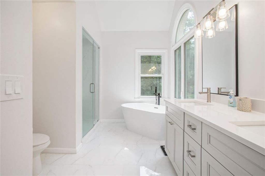 Image 13 of property listing at 2482 Windchase Court, Buford, GA 30518