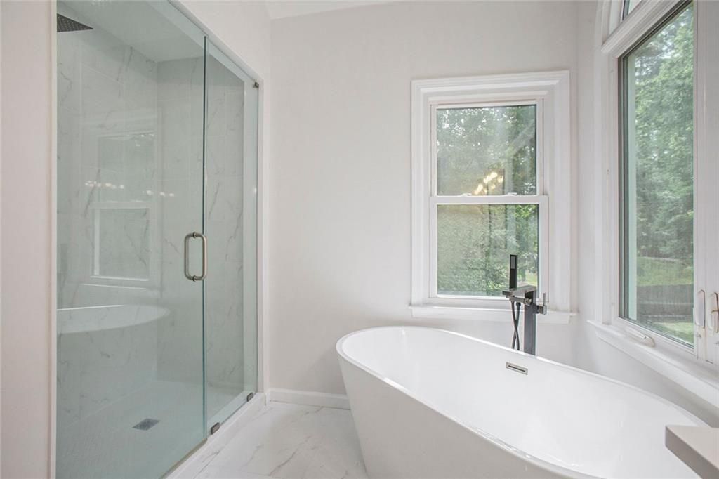 Image 14 of property listing at 2482 Windchase Court, Buford, GA 30518