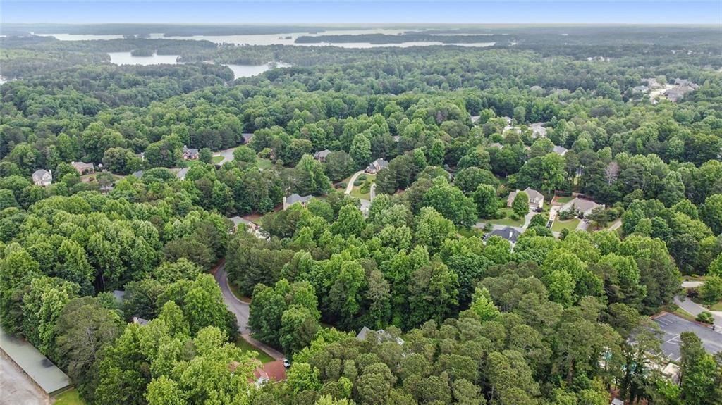 Image 27 of property listing at 2482 Windchase Court, Buford, GA 30518