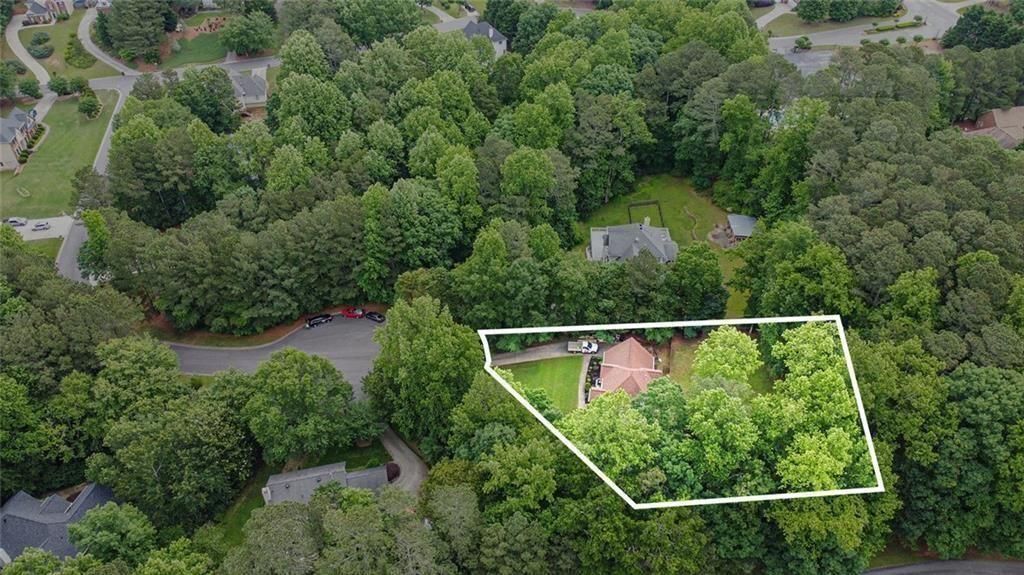 Image 33 of property listing at 2482 Windchase Court, Buford, GA 30518